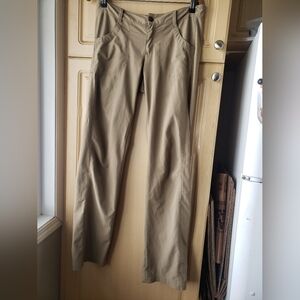 Free With A Bundle Patagonia Women's Ligjt Weight Low Rise Pants Size 6